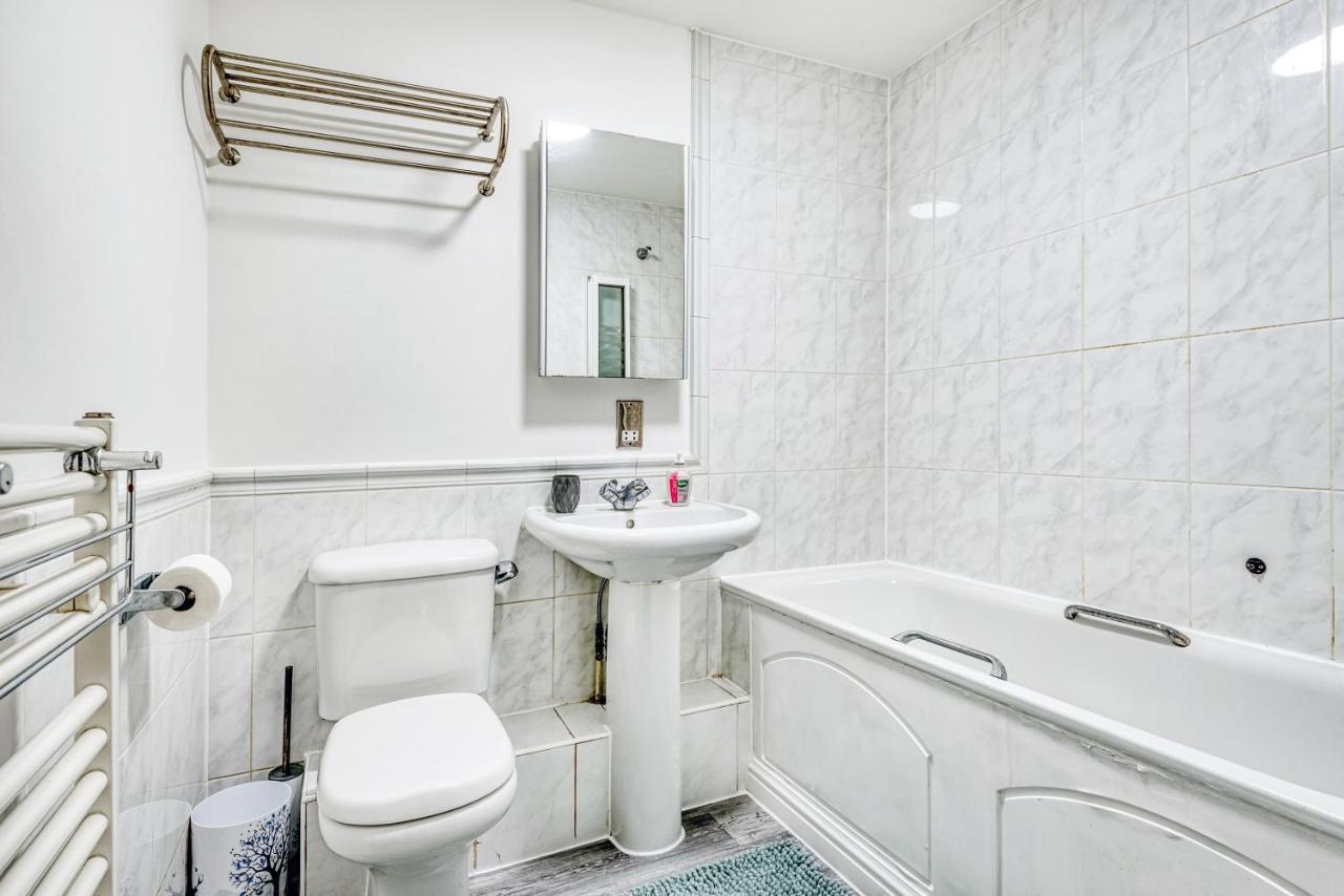 Riverside 2-Bedroom Apartments London Exterior photo